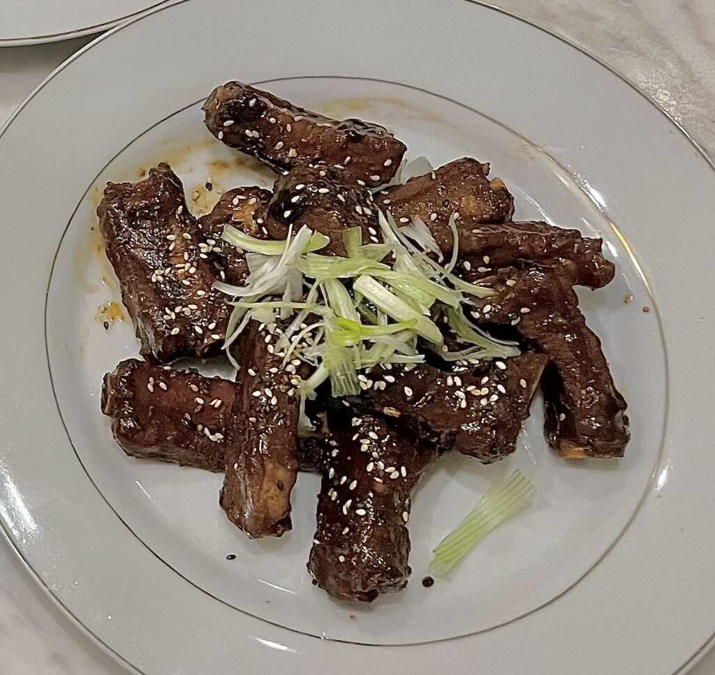 Barbeque pork ribs on a plate
