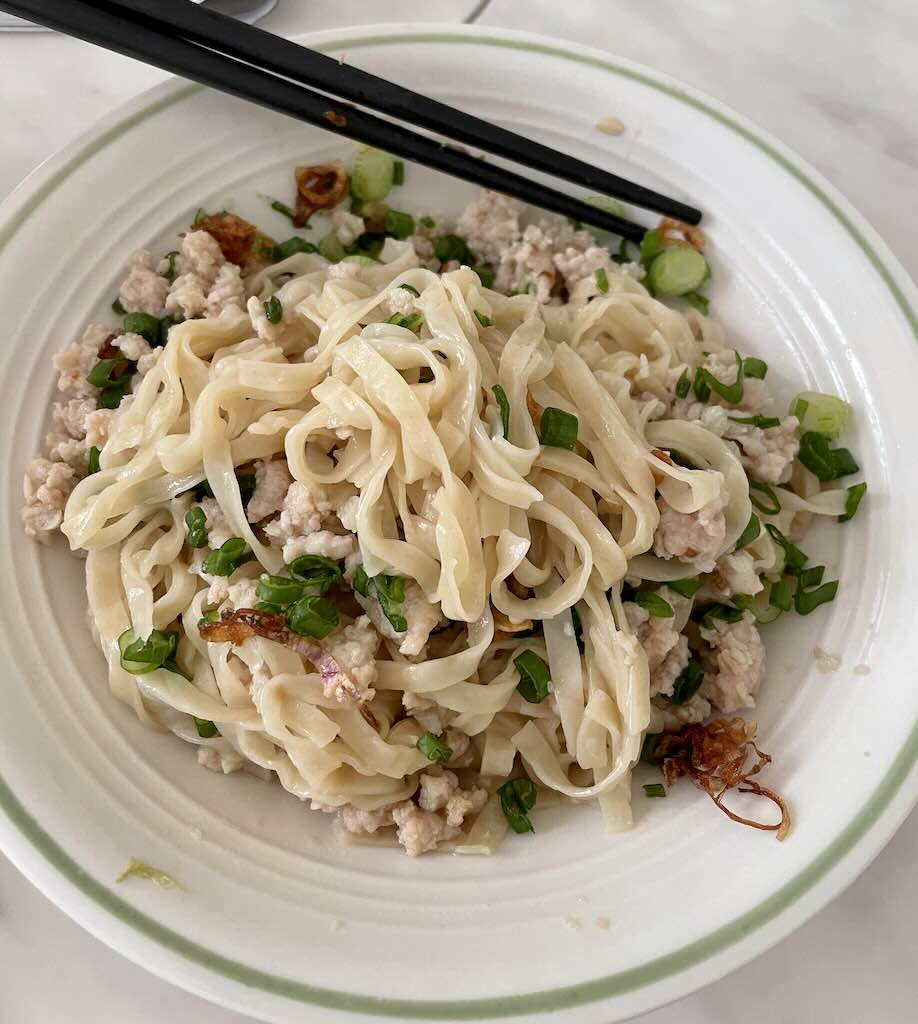 Hakka Mee with minced pork,green onions