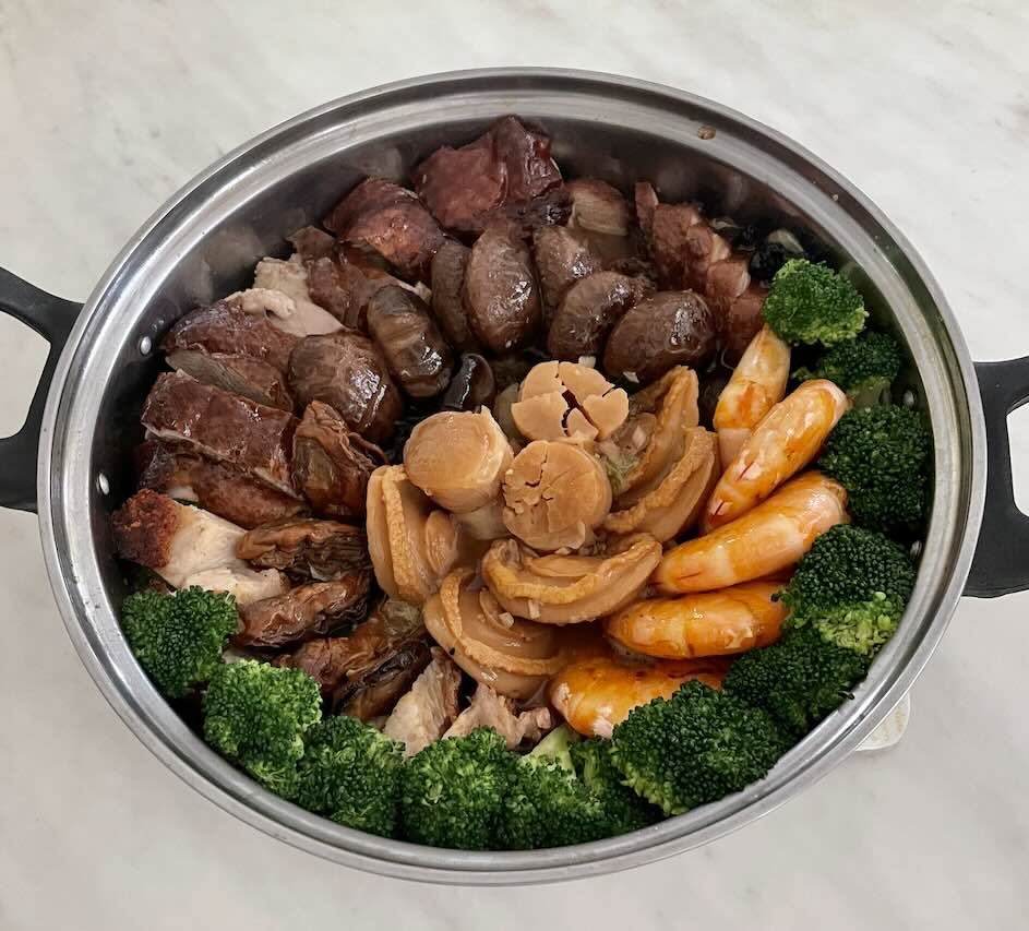Pen Cai with abalone,shrimp,roast pork and chicken,mushroom,brocolli